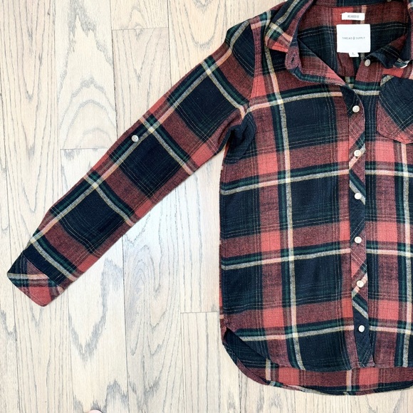 Thread & Supply Women’s Red Rock & Black Plaid Fleece Button Down Size Small - Picture 8 of 16